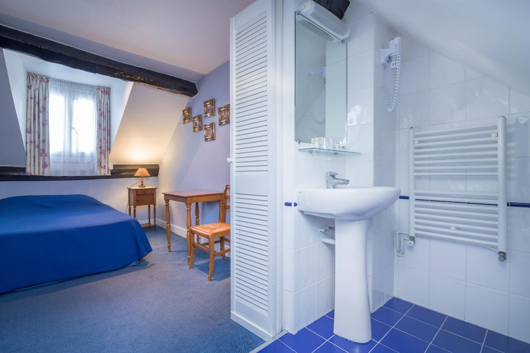 Bedroom 2, Hotel Des Arts Cite Bergere, Paris