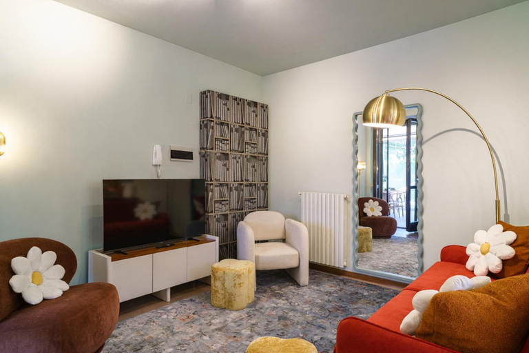 Living area 2, Navigli House-private Garden -quiet Oasis-sleeps 5, Milano