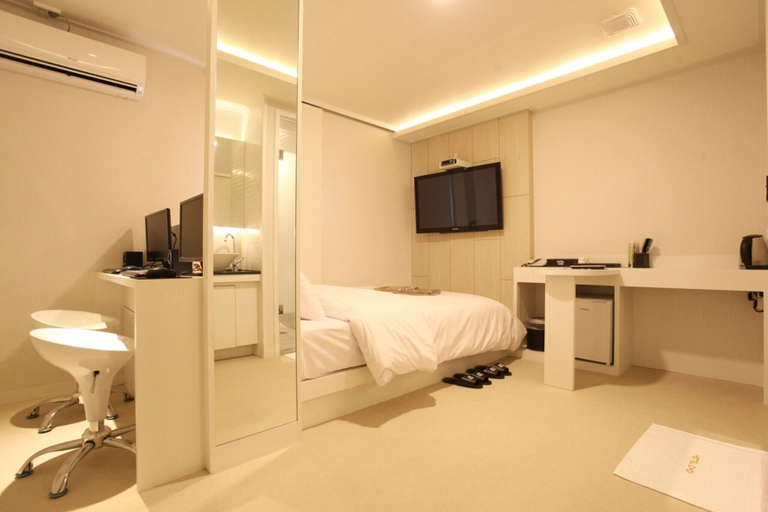 Bedroom 2, Myeonmok Choi Hotel, Jungnang