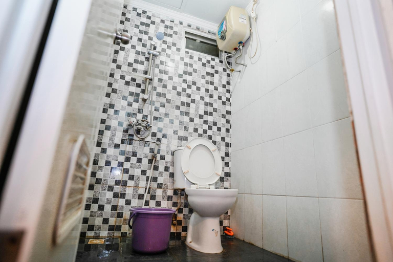 Bathroom 4, The Suite Metro Apartment by King Official, Bandung