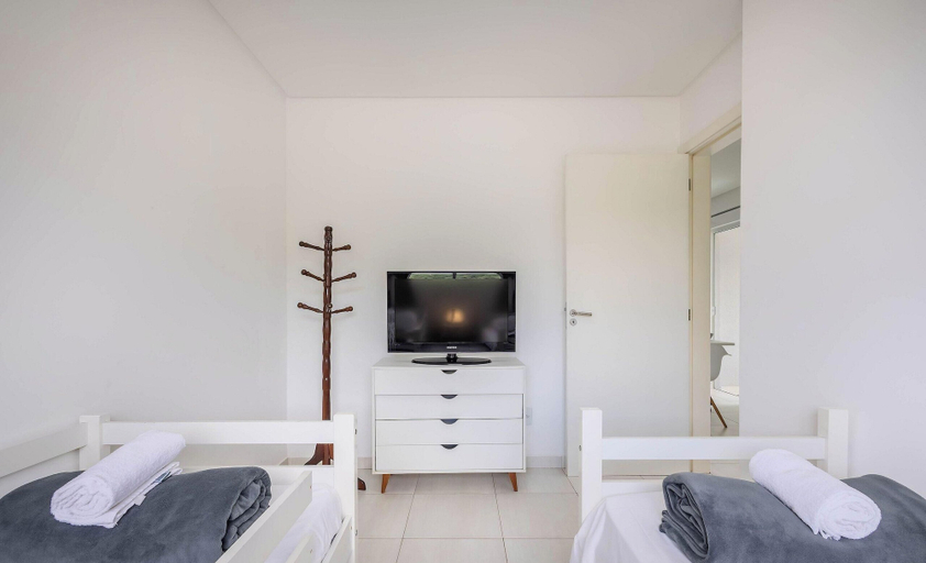 Room 4, Apt w/ Barbecue Grill 750m From the Beach Evp0504, Itapema