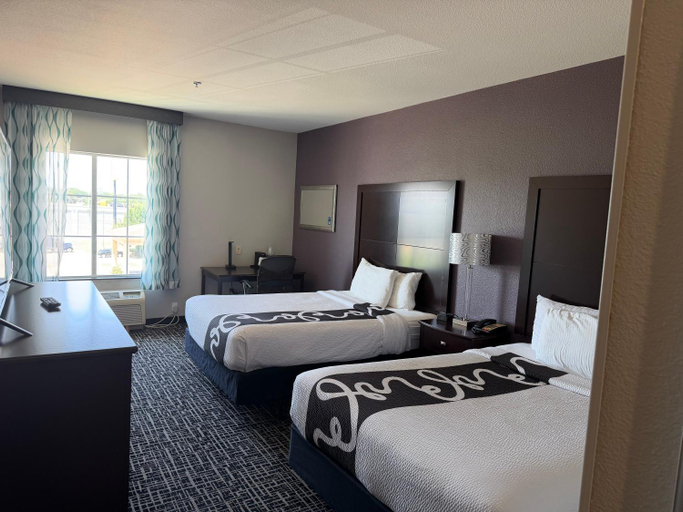 Bedroom 3, La Quinta Inn & Suites by Wyndham DFW Airport West - Euless, Tarrant