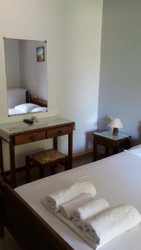 Bedroom 2, Leonidas Rooms, Crete