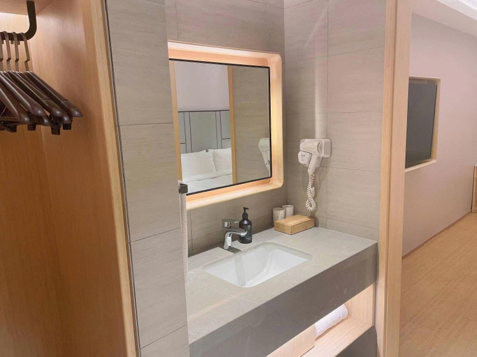 Bathroom 4, JI Hotel Beijing Bird's Nest National Convention Center, Beijing