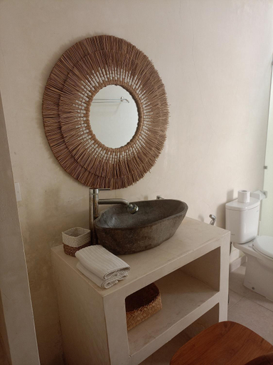 Others 2, Sodara Villas batu bolong, Badung