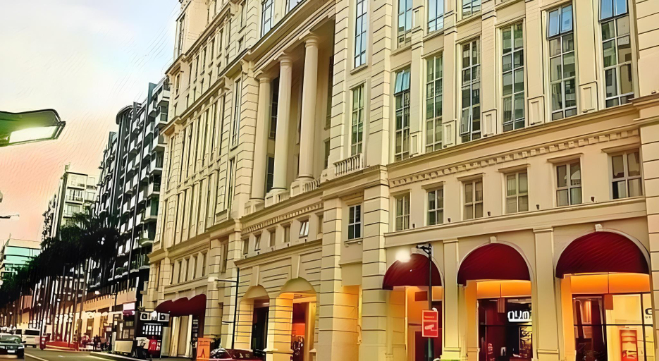 Exterior & Views