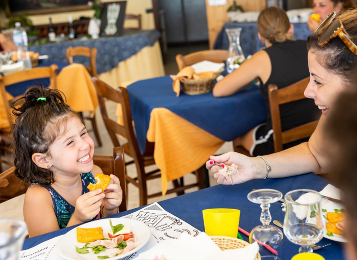 Food & Drinks 5, Bilo 4, Trapani