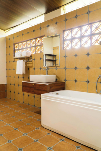 Bathroom 4, La Vela Legacy Resort, Hương Thủy