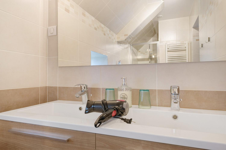 Bathroom 3, Chambres D'hotes - Les Vergers, Manche