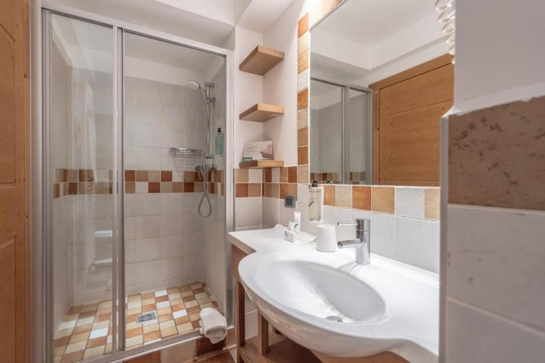 Bathroom 5, Adler ClubResidence, Trento