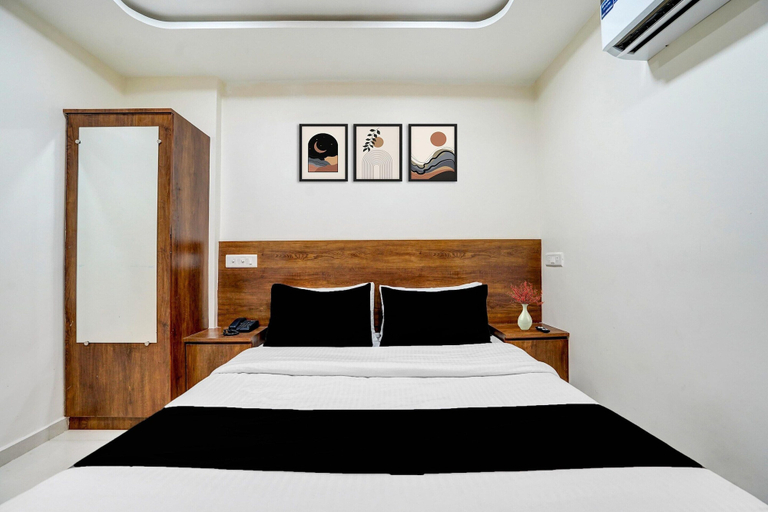 Room 3, Deluxe Aura Inn, Ahmadabad