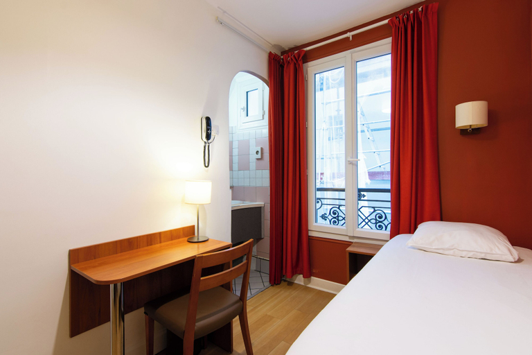 Bedroom 2, Hôtel Marignan, Paris