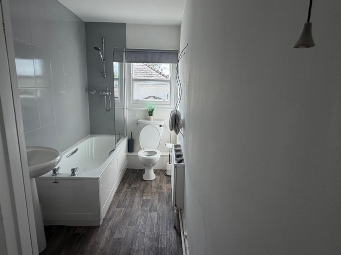 Bathroom 5, The Bickerton Poacher, Cheshire East