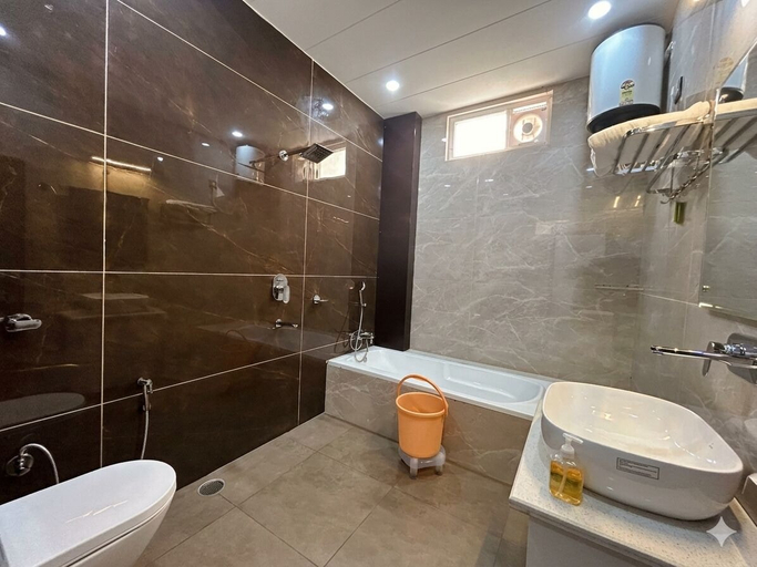 Bathroom, Jayati Palace Hotel, Garhwal