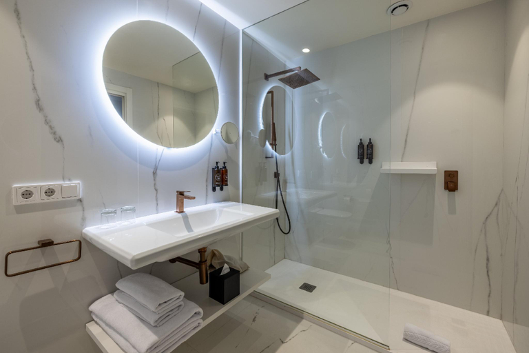 Bathroom 5, Hotel Port Mahon, Baleares