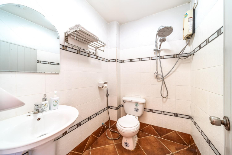 Bathroom 4, Malinamphu Hotel, Vientiane