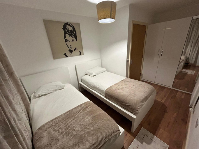 Bedroom 4, Luxurystaylong-sleeps6-freeparking-freegym-terrace, London
