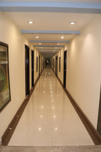 Others 2, Hotel centrum, Hardwar