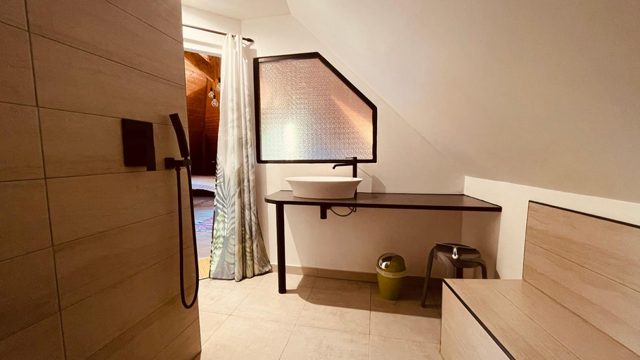 Bathroom, Les Chambres du Prieure, Lot
