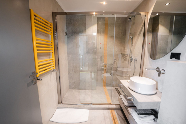 Bathroom 5, Mandachi Hotel & SPA, Moara Nica