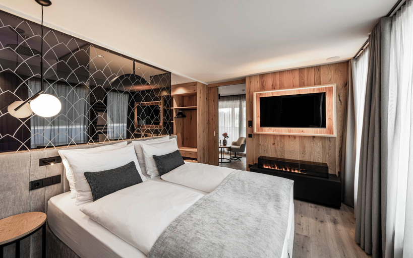 Bedroom 4, Bad Moos Aqua Spa Resort, Bolzano