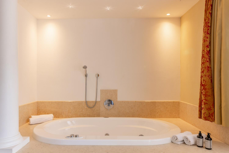 Bathroom 5, Hotel Fameli, Bolzano