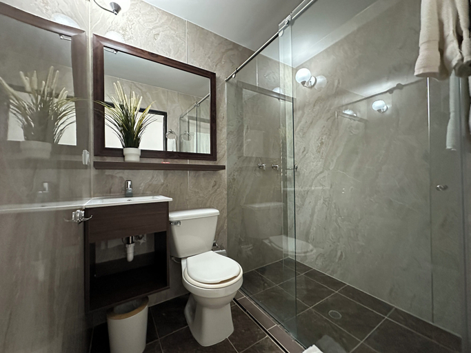 Bathroom 3, Hotel Roosevelt Plaza, Santiago de Cali