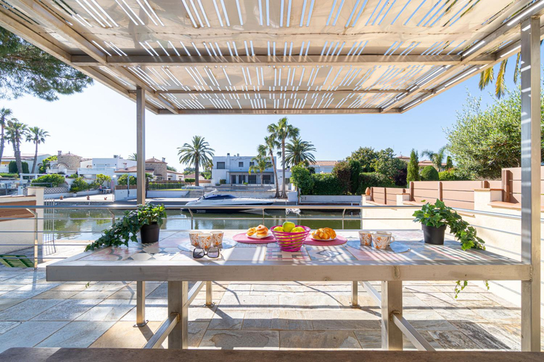 Food & Drinks 4, Apart-rent Villa Ter 0031 con piscina y amarre, Girona
