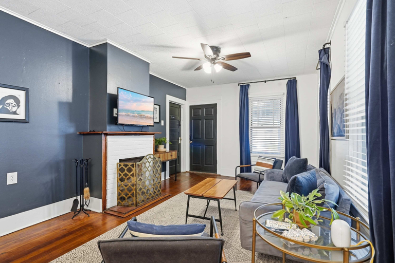 Room 2, Bright 4BR Retreat Near Downtown Lafayette, Lafayette