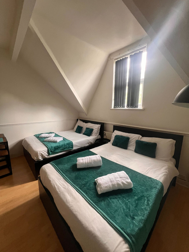 Room 2, Tudors eSuites - Budget Apartments, Birmingham