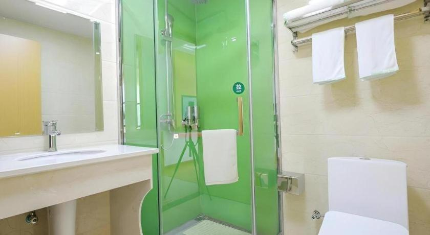 Bathroom 3, GreenTree Inn Jiaxin Puyuan Kaixuan Road, Jiaxing