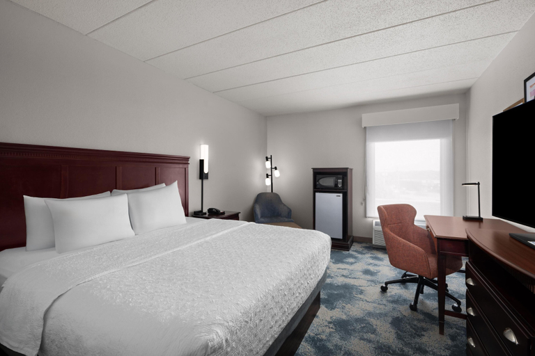 Bedroom 4, Hampton Inn Winfield/teays Valley, Putnam