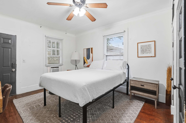 Room 3, Bright 4BR Retreat Near Downtown Lafayette, Lafayette