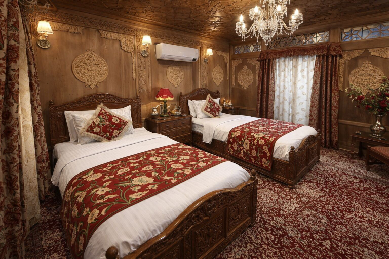 Bedroom 3, Chicago Houseboats, Srinagar