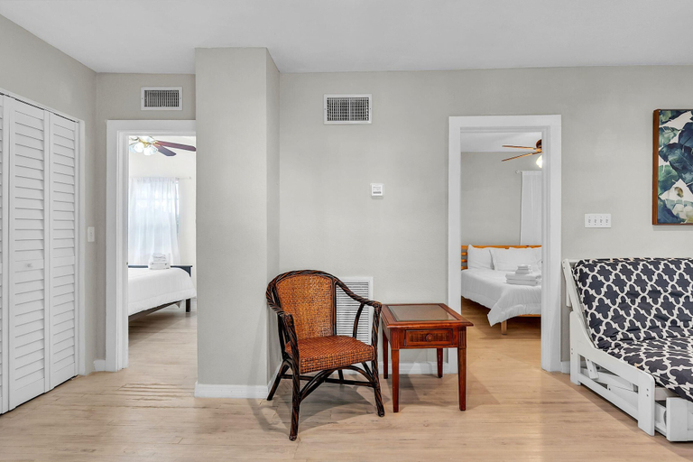 Room 4, Caddy's Cottage #1, Pinellas