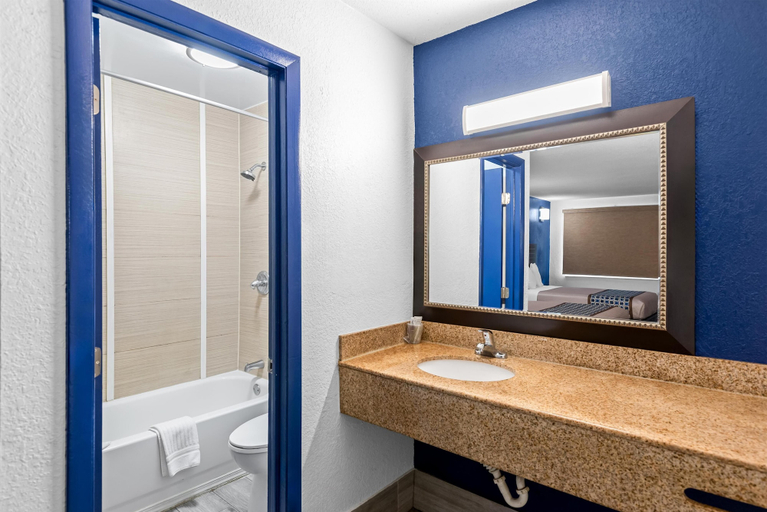 Bathroom 4, Americas Best Value Inn Richmond South, Chesterfield