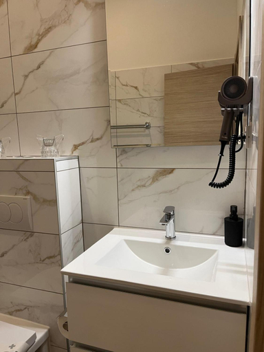 Bathroom 3, Hotel Park Drnis, Drniš