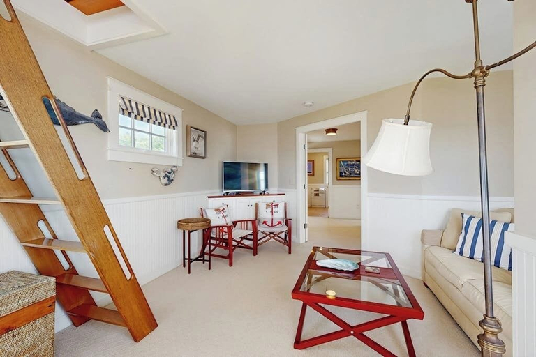 Living area 5, Oceanfront Home Incredible Ocean Views, Deck & Location, Lincoln
