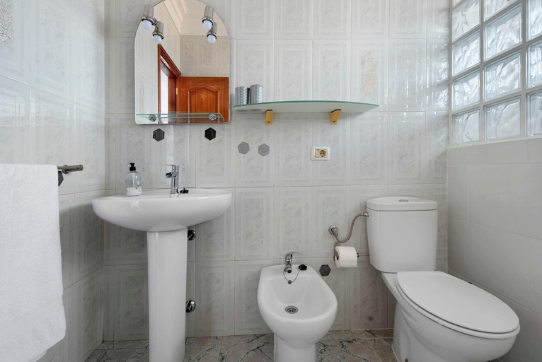Bathroom 2, Jalon de Cameros, Santa Cruz de Tenerife