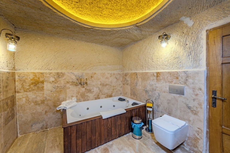 Bathroom 5, Asgard Cave Cappadocia, Nevşehir