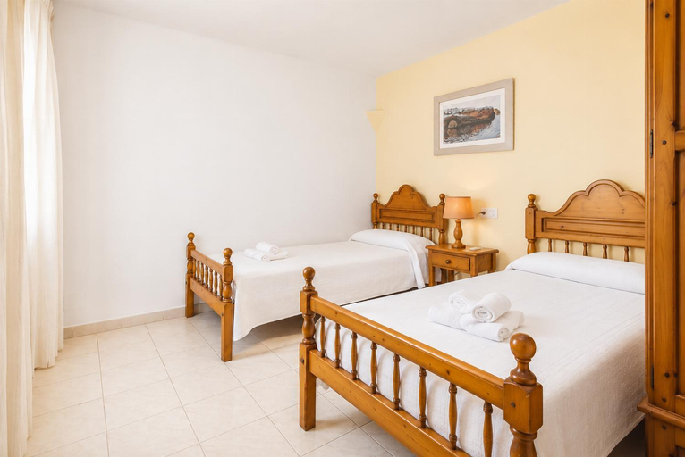 Others 4, Villa Binimelis, Baleares