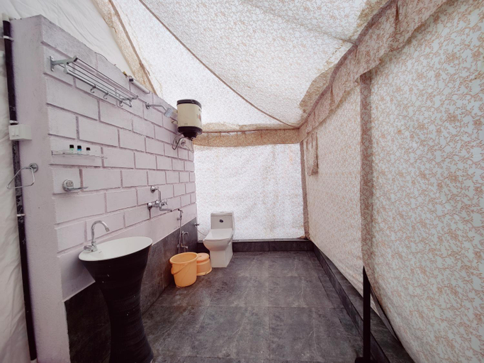 Bathroom 3, Hill view Resort by Rudrakshi , Udaipur