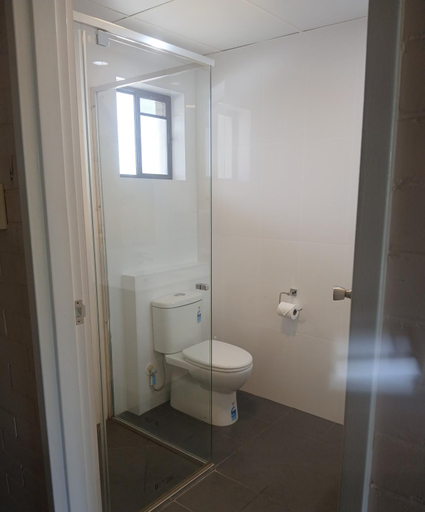 Bathroom 4, Peppercorn Motel, Belyando