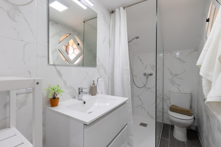 Bathroom 4, Coral SeaShell by Fidalsa, Alicante