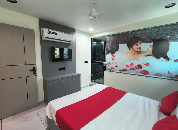Room 4, Hotel Satyam, Vadodara
