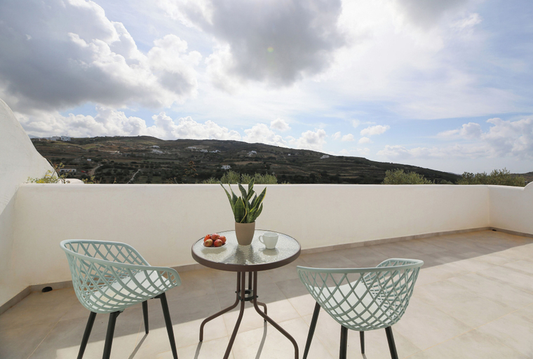 Outdoor dining 5, Queen Bee Naxos Elegant Apartments, South Aegean