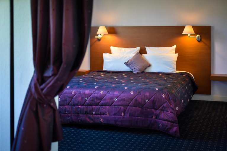 Bedroom 2, Logis Hotel Restaurant La Palette, Haut-Rhin