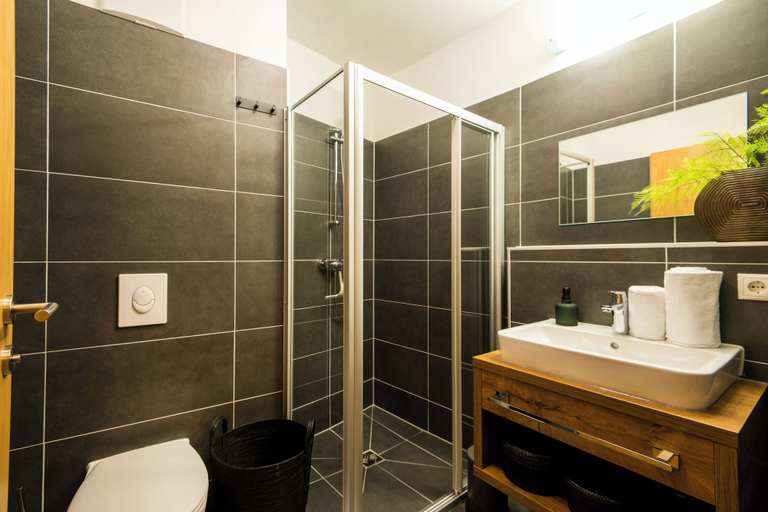 Bathroom 5, AlpenParks Hotel & Apartment Alpendorf, Sankt Johann im Pongau