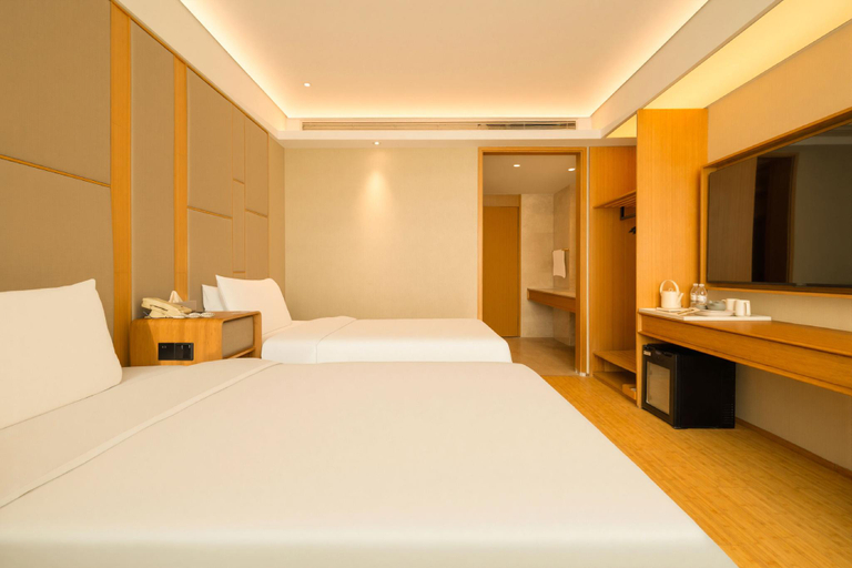 Bedroom 2, Ji Hotel Yantai Binhai Plaza, Yantai