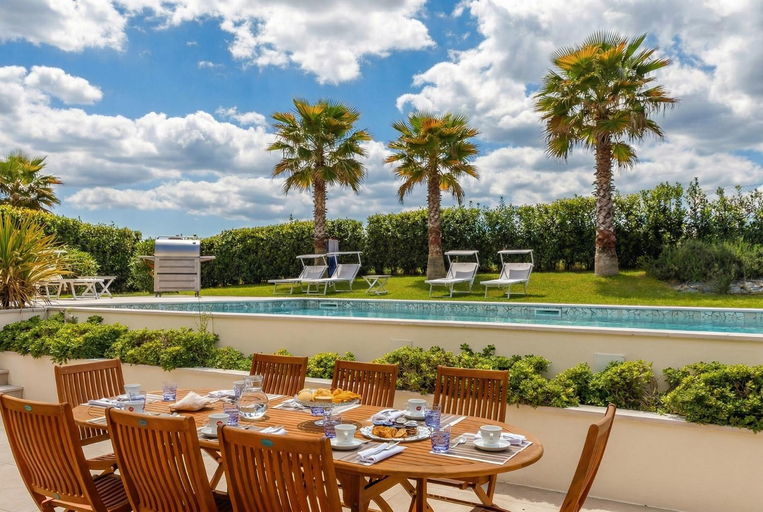 Food & Drinks, VILLA MANDARA 8&2, Emma Villas, Rimini